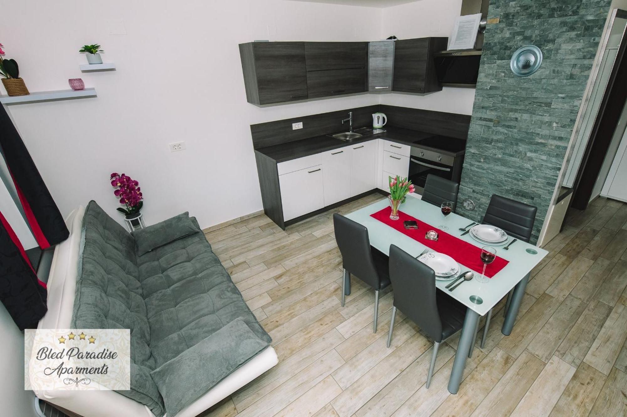Apartment Paradise *
