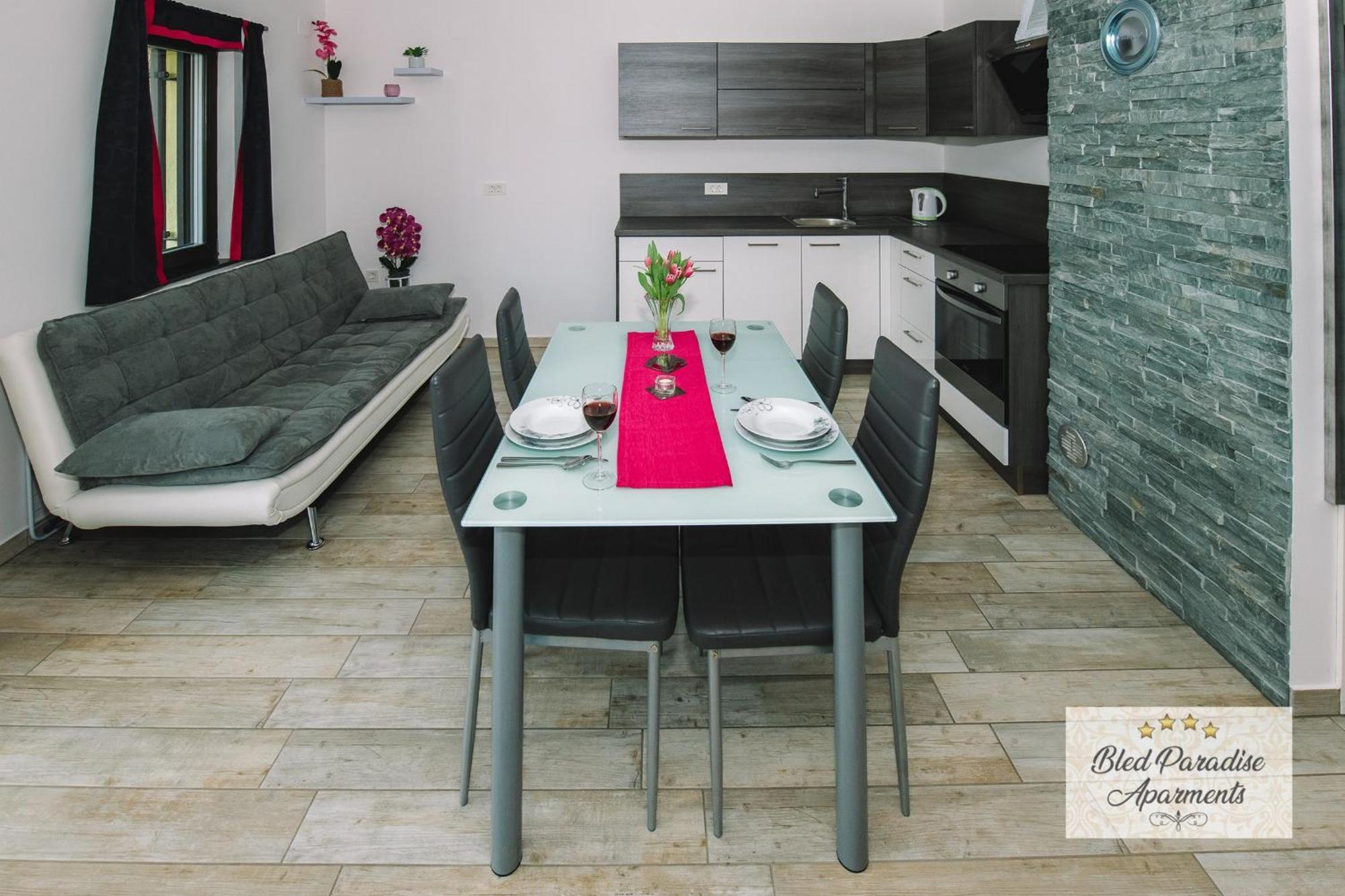 Paradise Apartment *